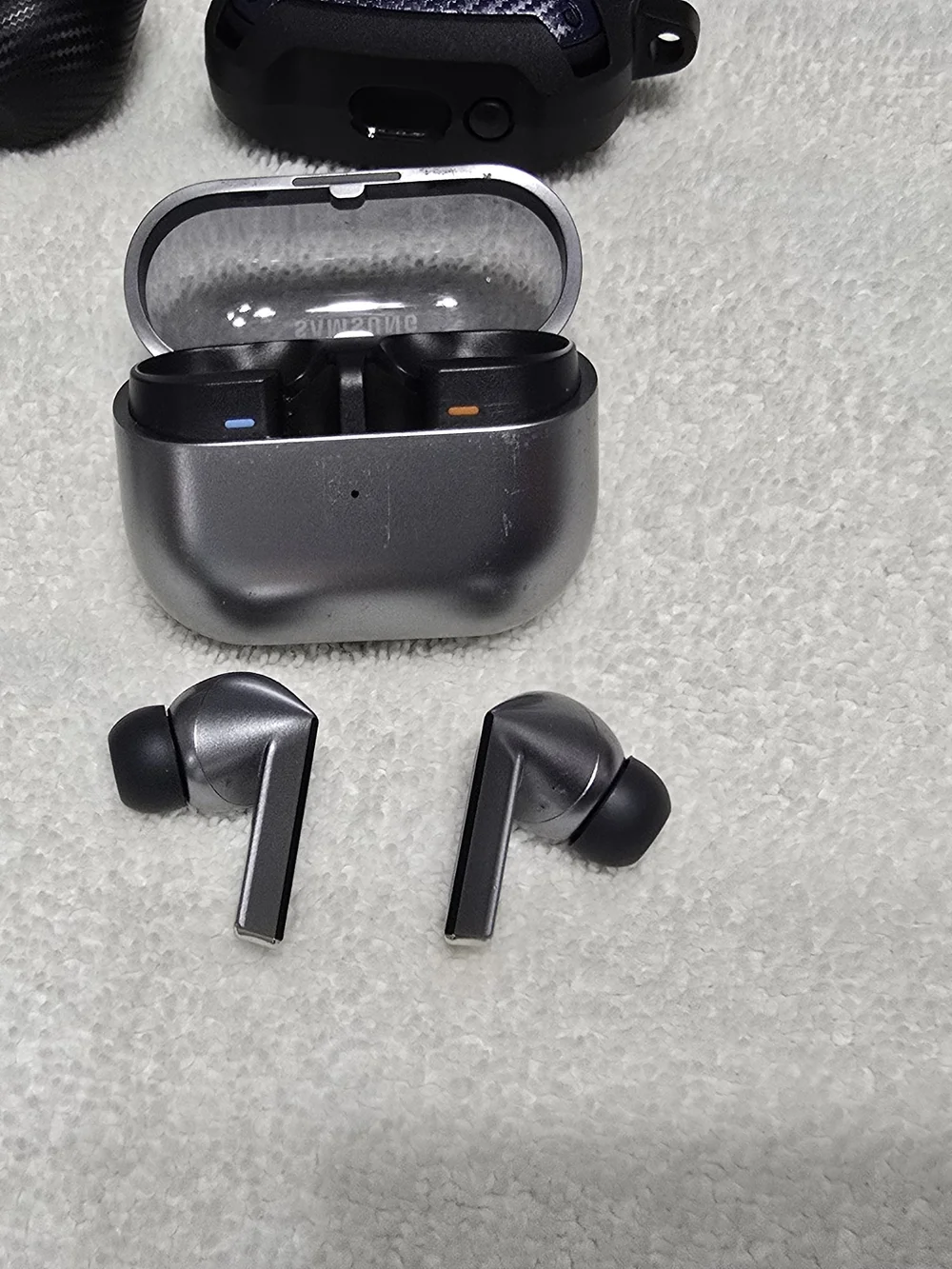 Samsung Galaxy Buds3 Pro Earbuds with Charging Case - Black